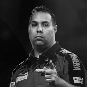 jermaine-wattimena-premier-darts-bulls-de-shop-min-Premier Darts